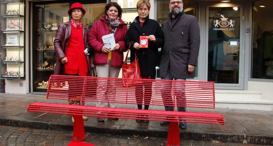 La «Panchina Rossa», un simbolo per \"dire no\" alla violenza contro le donne
