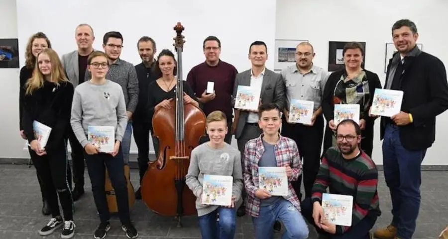 Venticinque canzoni, quattro lingue per canto e scrittura