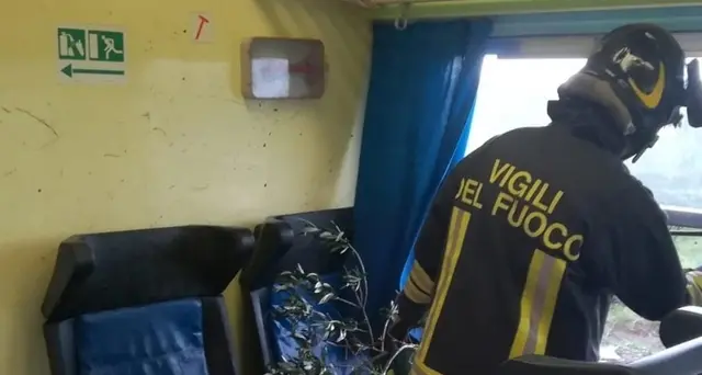 Tromba d'aria investe treno,feriti lievi