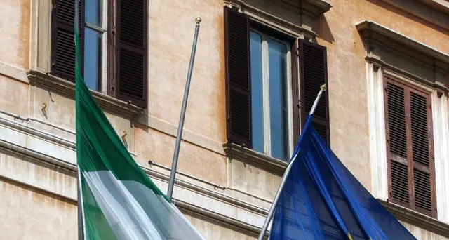 Balzo record italiani pro euro, sono 57%