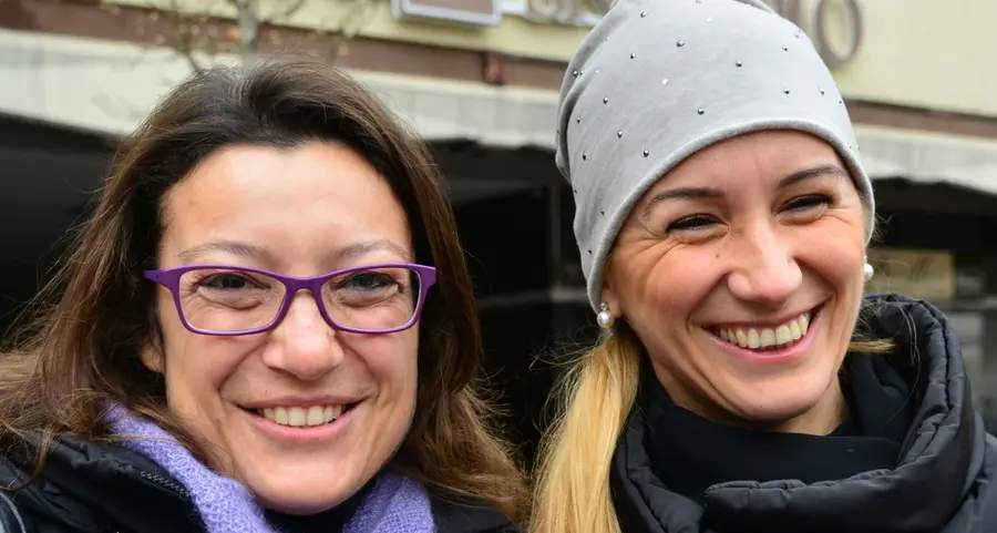 Dalla folla parte un applauso: bravo presidente, torna presto