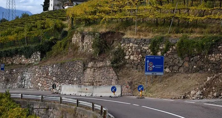 Restringimento sulla strada per il Renon, gli automobilisti chiedono un celere intervento