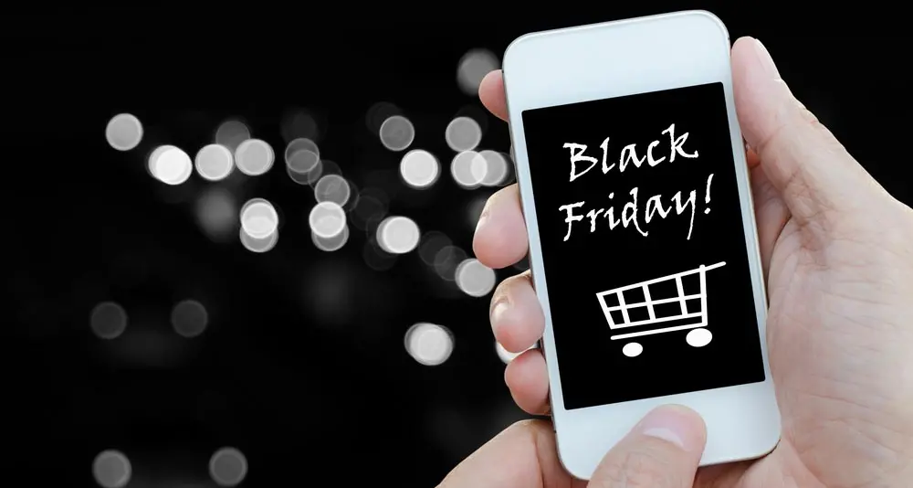 Black Friday, protesta davanti ad H&M