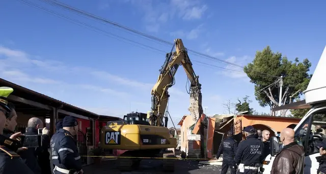 Casamonica:tentano forzare area,bloccati