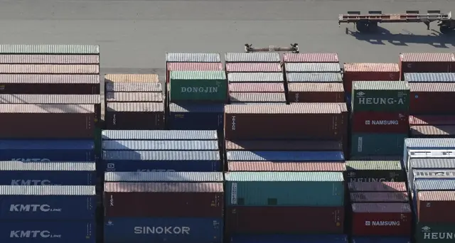 Istat, export extra Ue ottobre, +5,3%