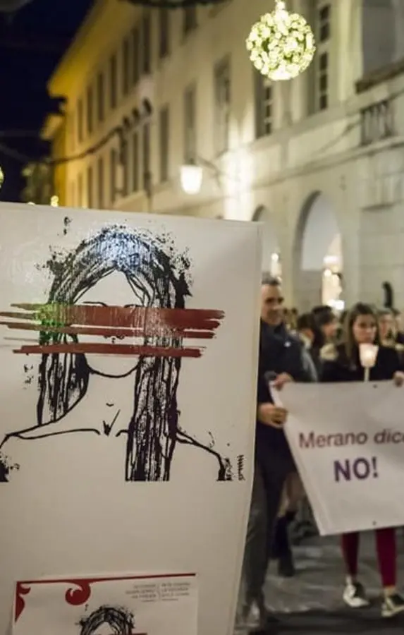 Fiaccole contro la violenza sulle donne