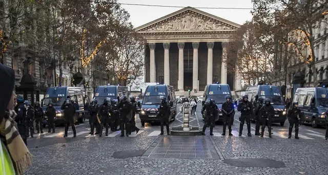 Gilet gialli a Parigi, città blindata