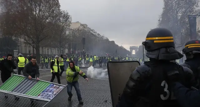 Gilet gialli, disordini dilagano