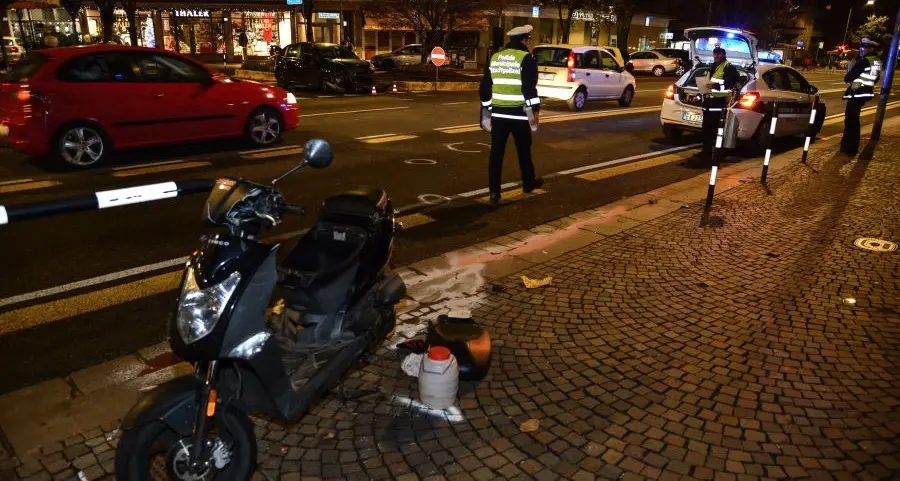 Multa salatissima per i due giovani fuggiti dopo l'incidente di domenica in via Roma