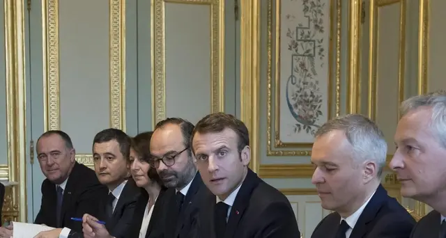 Macron lancia concertazione per ecologia