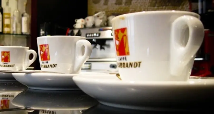 Caffè alle stelle, 1,70 euro in piedi