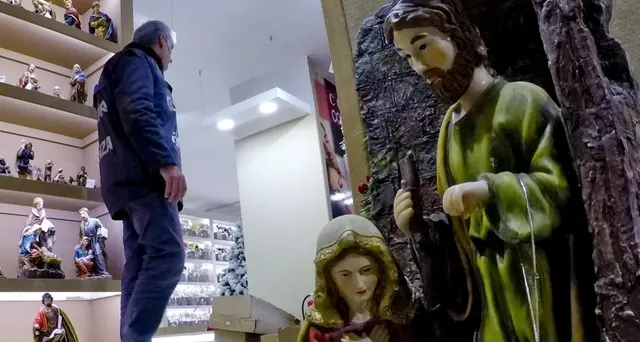 Bussetti,sì Crocifisso e presepe in aula