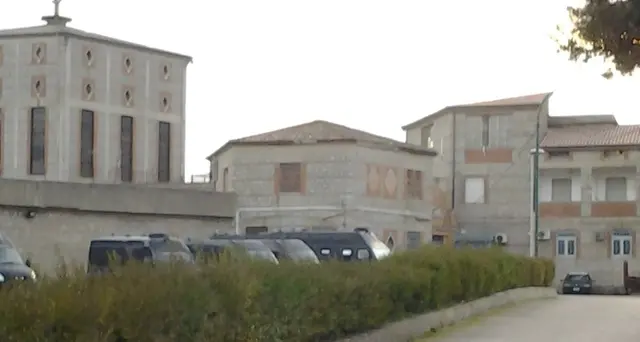 Scena muta lupo solitario Isis dal gip