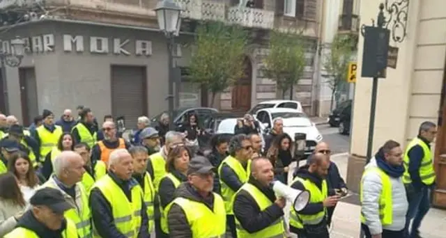 Gilet gialli in corteo anche a Taranto