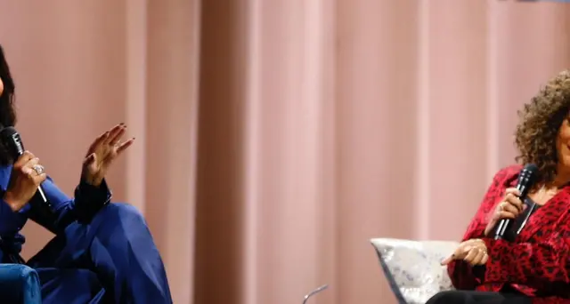 Michelle Obama salta tour libro per Bush