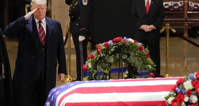 Trump rendo omaggio a ex presidente Bush