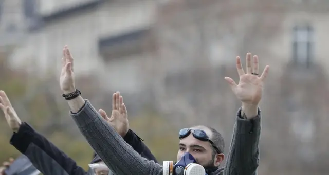 Gilet gialli, il governo offre la tregua