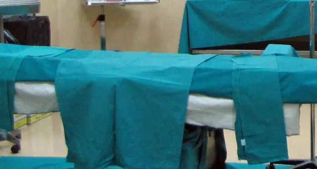 'Paralizzato per errori in sala parto'