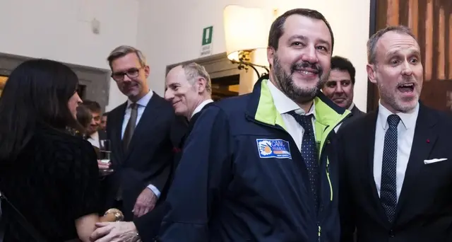 Toscani, Salvini imbecille totale