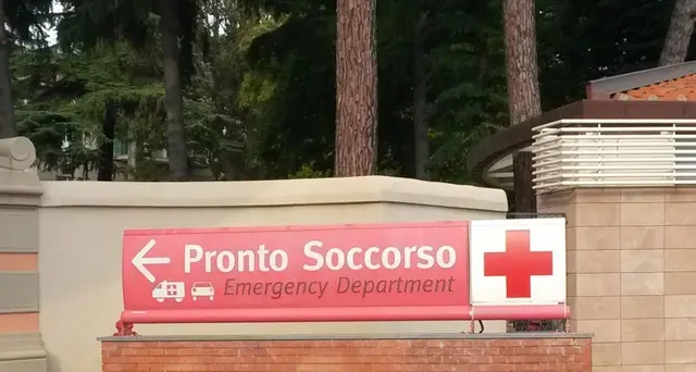 Fiamme in casa, ustionati madre e figli