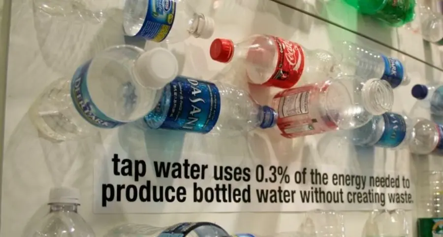 Plastica: al bando bicchieri cucchiaini e bottiglie