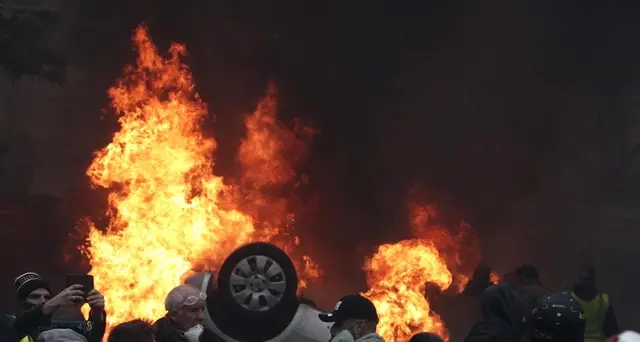 Scontri studenti-polizia in Francia