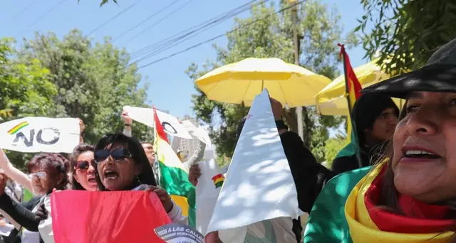Proteste contro candidatura Morales