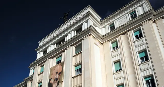 Infermiere violenta paziente, arrestato