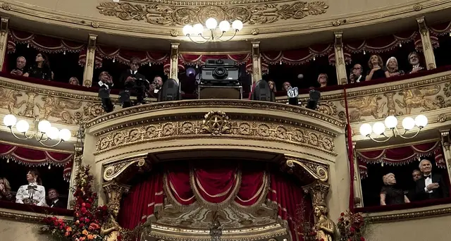 Scala, 5 minuti applausi per Capo Stato