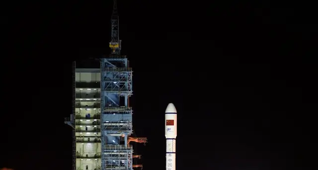 Cina lancia sonda per lasco oscuro Luna