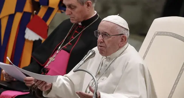 Papa, umanità tra opulenza e disprezzati