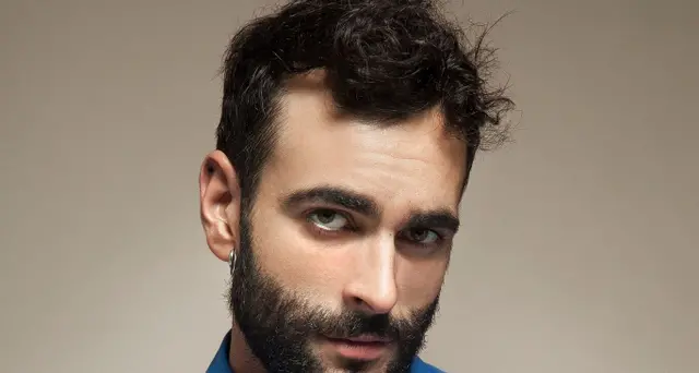 Hit parade, Mengoni subito in vetta