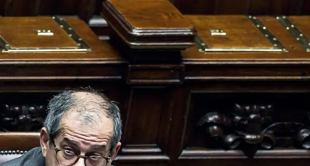 Tria, reddito e pensioni restano