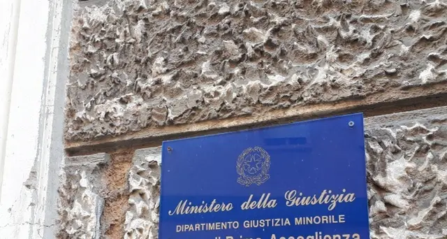 Discoteca, pm da minore elementi utili
