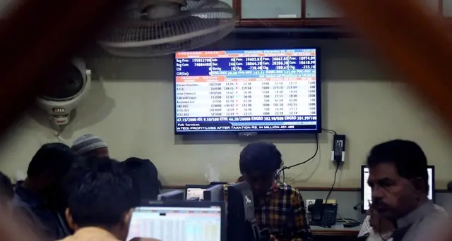Borsa Shanghai apre invariata