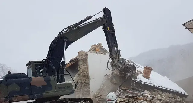 Mille demolizioni Esercito dopo sisma