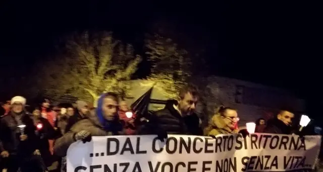 Mille persone a fiaccolata Corinaldo