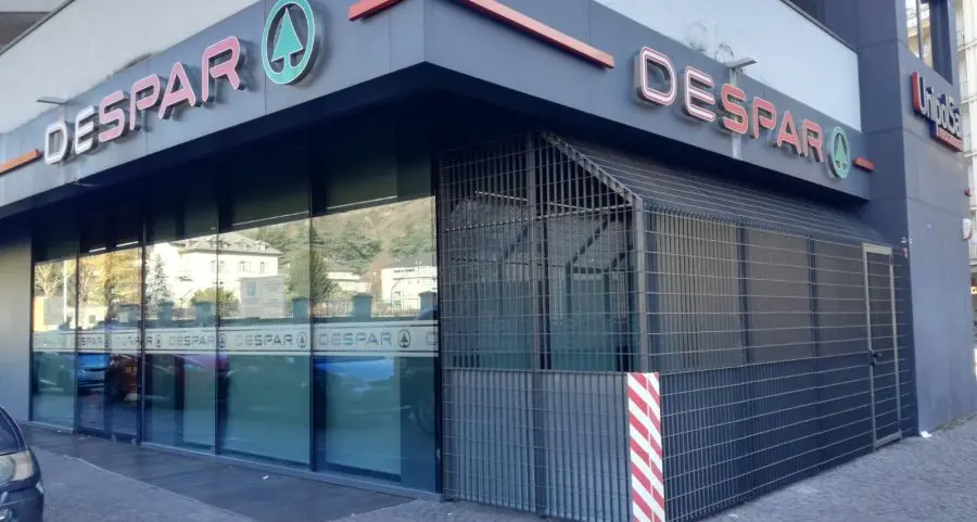 Basta senzatetto, Despar di Corso Libertà blindato