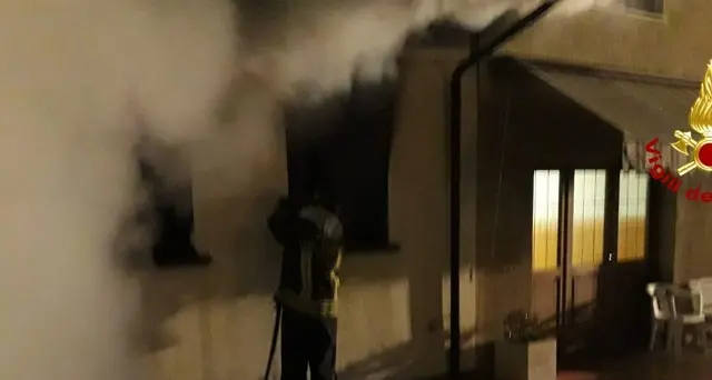 Incendio in appartamento, morta donna
