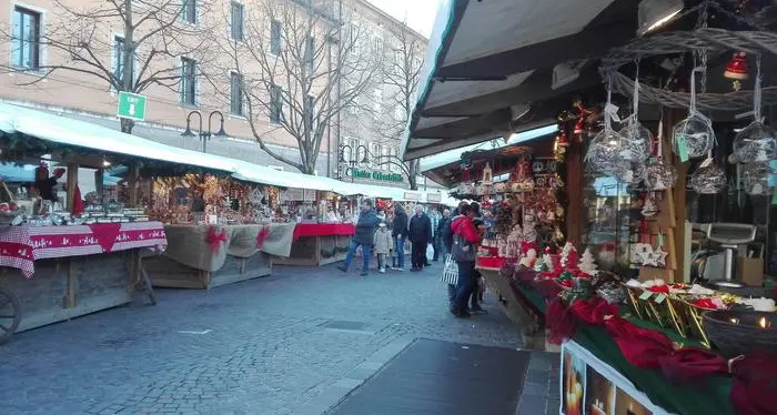 Mercatino di Trento, stand chiusi durante il funerale di Antonio Megalizzi
