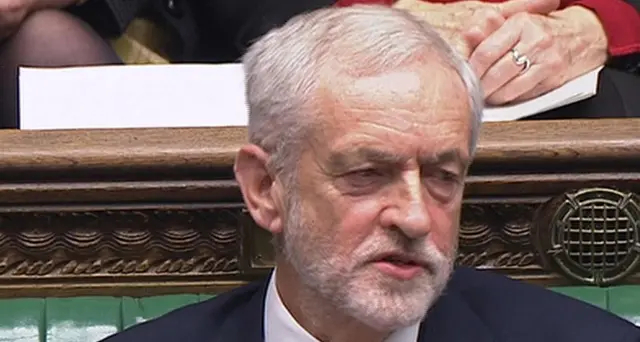'May stupida donna', bufera su Corbyn