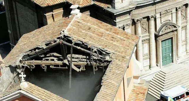 Crollo tetto, riapre chiesa centro Roma