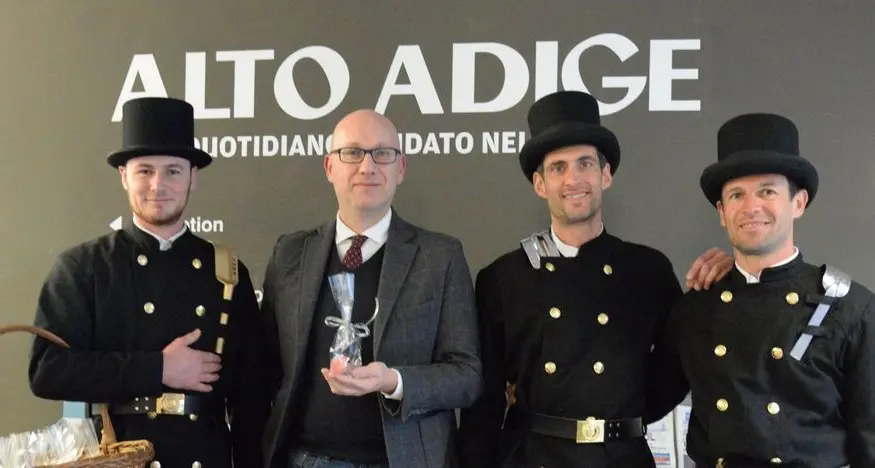 Gli spazzacamini in visita al giornale