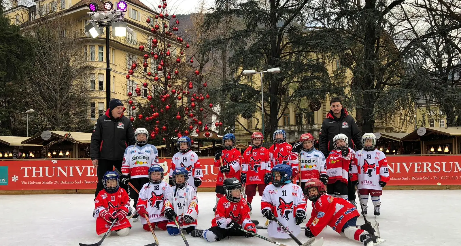 Hockey a parco stazione, sul ghiaccio i giovani dell'HCB Foxes Academy