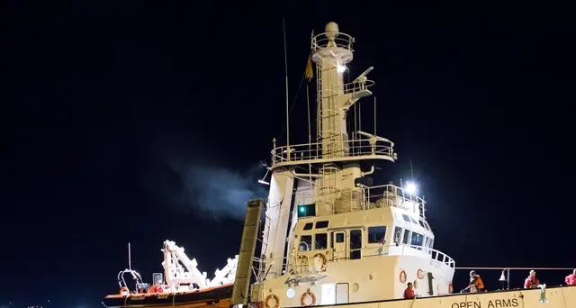 Open Arms con 300 migranti, 'emergenza'
