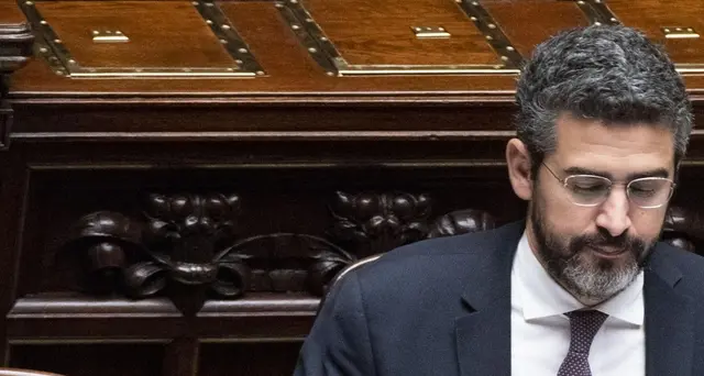 Governo pone fiducia su maxiemendamento