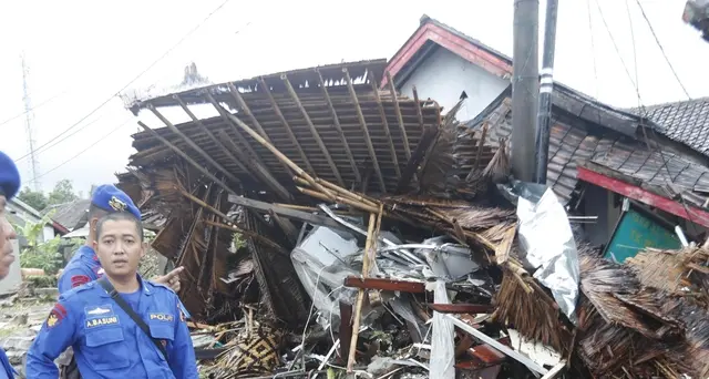 Tsunami Indonesia: oltre 280 i morti