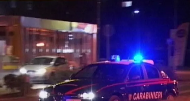 Donna precipita e muore, un fermo
