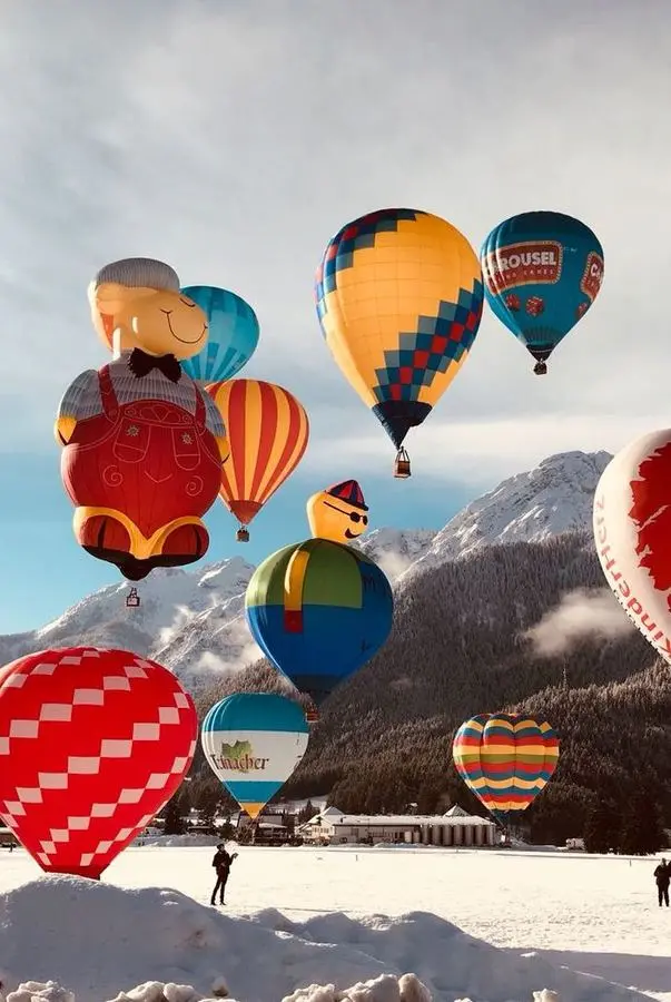 Dobbiaco, mongolfiere in rampa di lancio