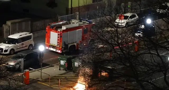 Notte di Capodanno a Bolzano, il bilancio è di sei cassonetti in fiamme